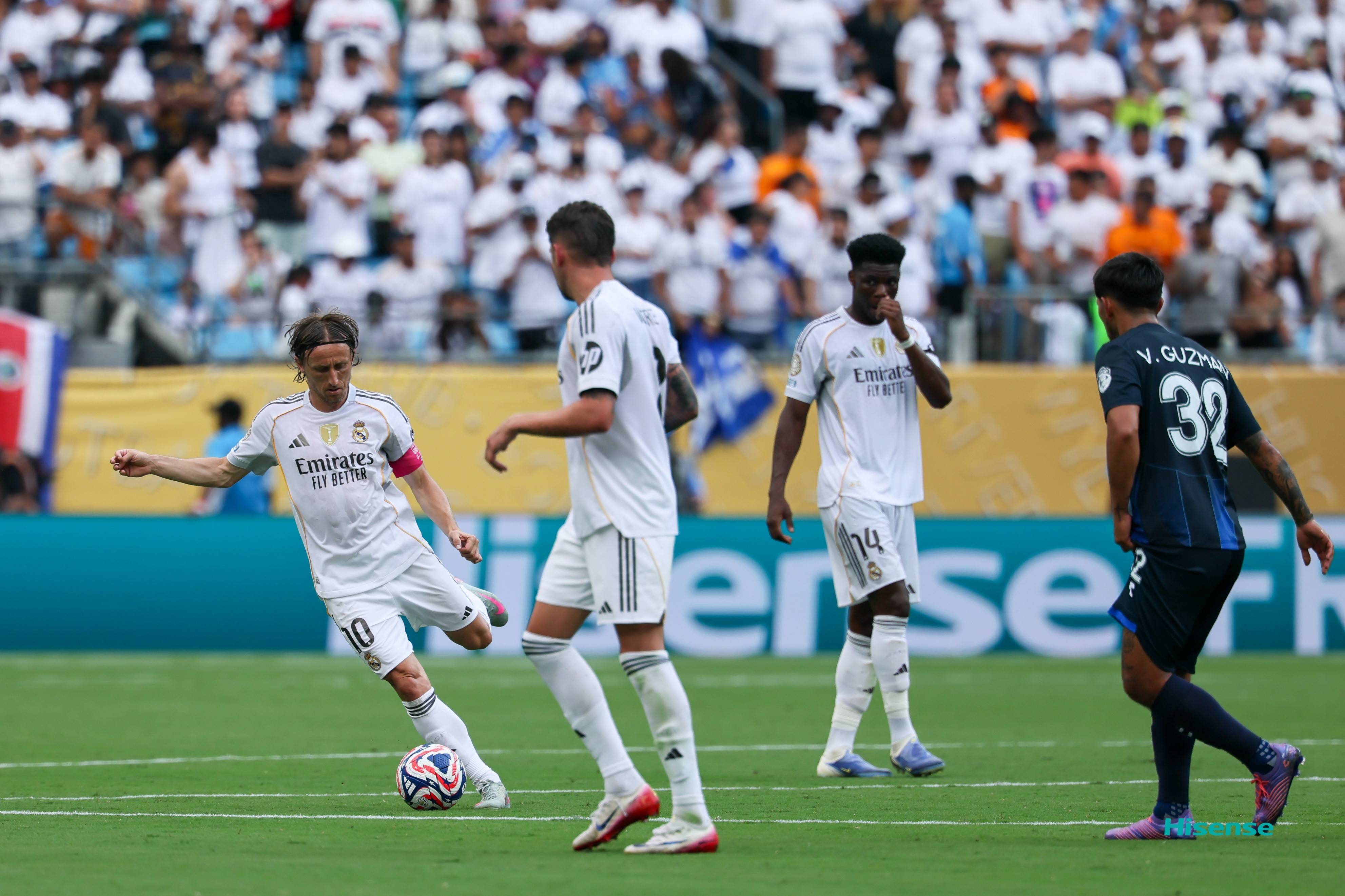 皇马大比分战胜对手夺冠领先 皇马大比分战胜对手夺冠领先