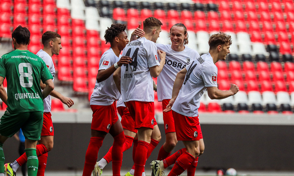 包含不莱梅遭遇横扫，迎来两连败的词条