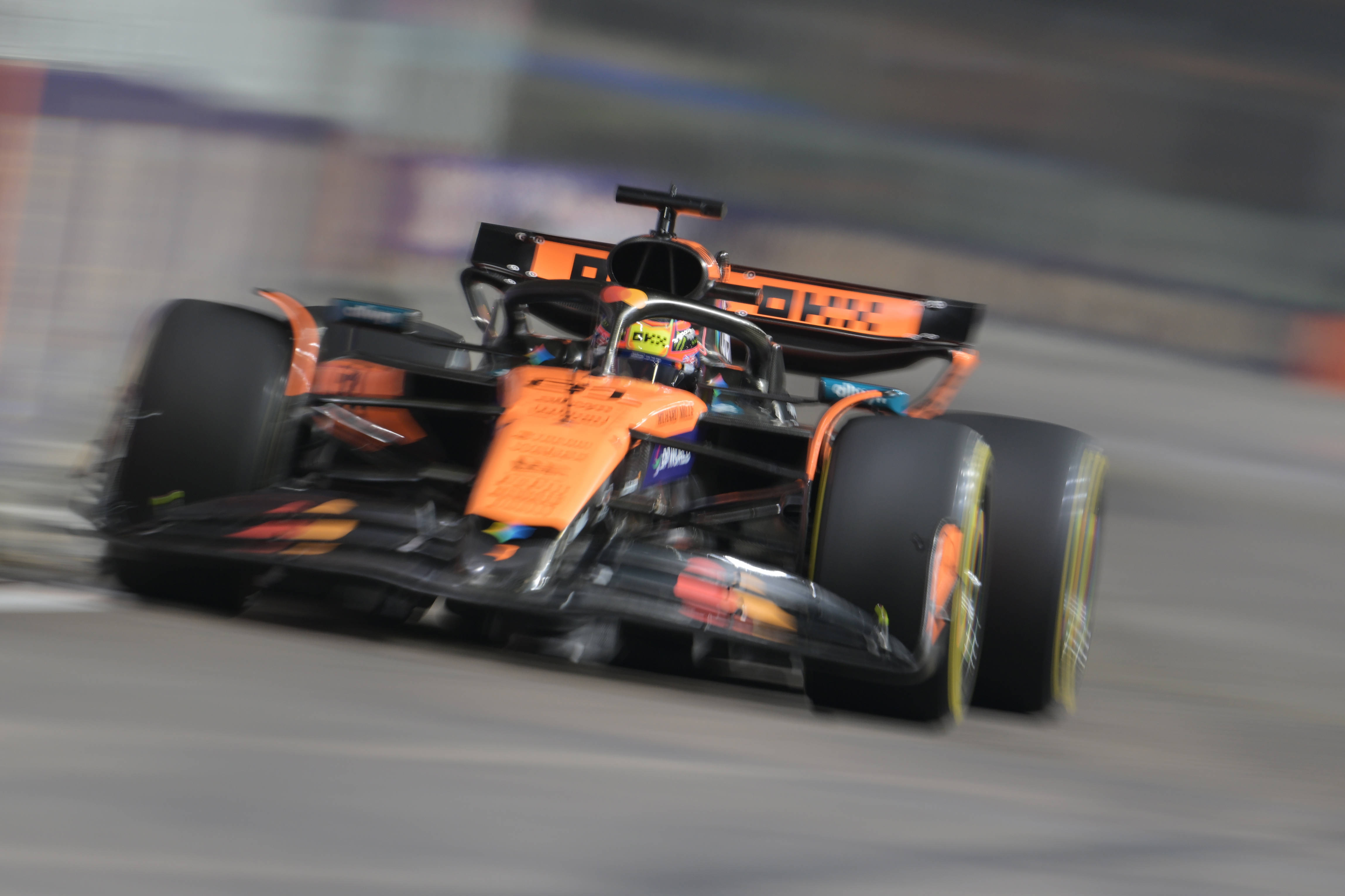 开云体育app-关于红牛车队绝杀梅赛德斯，阿隆索点燃赛场的信息