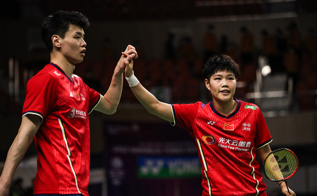 中国队鏖战泰国队，黄鸭组合点燃赛场